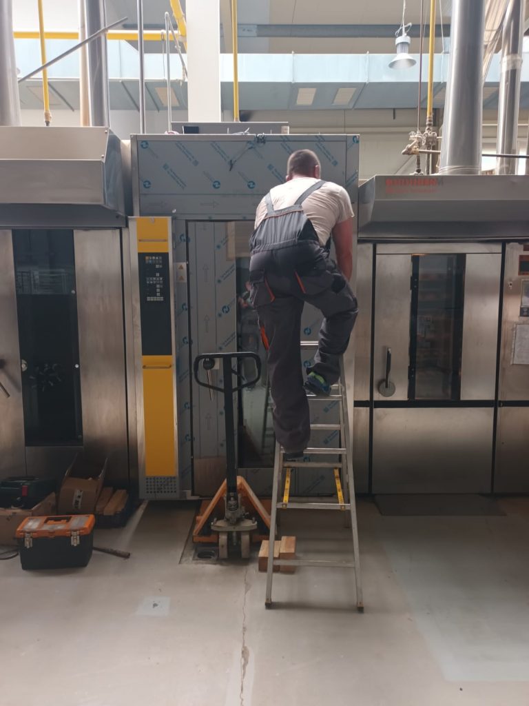 Cuptor rotativ MIWE roll-in instalat într-o brutărie din Mureș